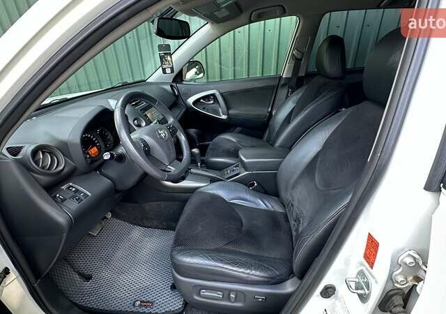 Білий Тойота РАВ 4, об'ємом двигуна 2.23 л та пробігом 199 тис. км за 14300 $, фото 12 на Automoto.ua