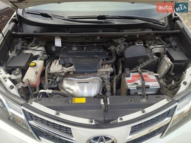 Білий Тойота РАВ 4, об'ємом двигуна 2.49 л та пробігом 107 тис. км за 18900 $, фото 7 на Automoto.ua