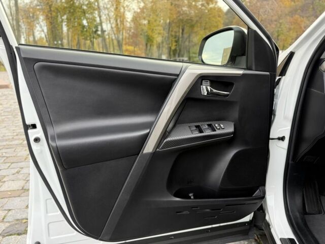 Белый Тойота РАВ 4, объемом двигателя 2 л и пробегом 96 тыс. км за 17800 $, фото 18 на Automoto.ua