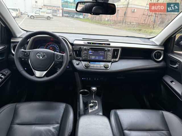 Білий Тойота РАВ 4, об'ємом двигуна 2.5 л та пробігом 195 тис. км за 17300 $, фото 13 на Automoto.ua