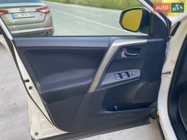 Білий Тойота РАВ 4, об'ємом двигуна 2.23 л та пробігом 158 тис. км за 15400 $, фото 36 на Automoto.ua