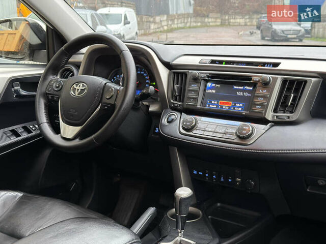 Белый Тойота РАВ 4, объемом двигателя 2.23 л и пробегом 250 тыс. км за 16300 $, фото 9 на Automoto.ua