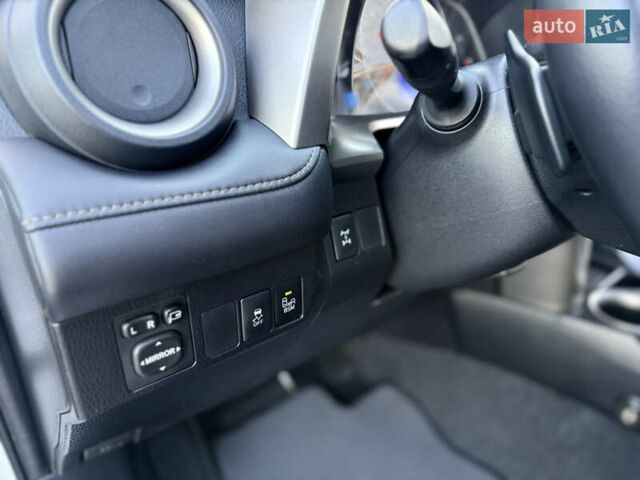 Белый Тойота РАВ 4, объемом двигателя 2 л и пробегом 98 тыс. км за 18200 $, фото 33 на Automoto.ua