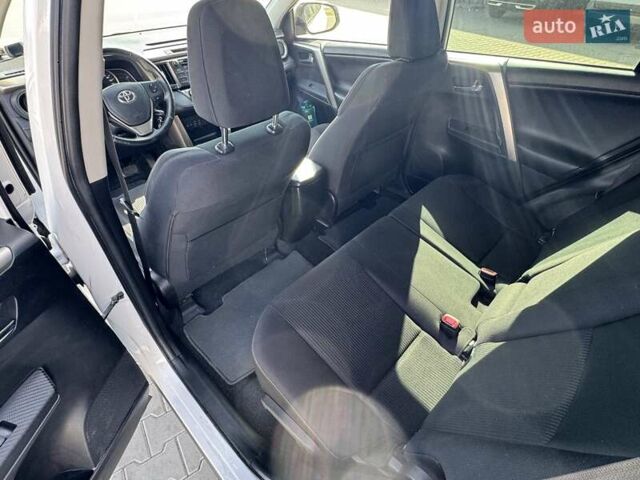 Білий Тойота РАВ 4, об'ємом двигуна 1.99 л та пробігом 215 тис. км за 14000 $, фото 14 на Automoto.ua