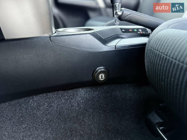 Белый Тойота РАВ 4, объемом двигателя 2 л и пробегом 98 тыс. км за 18200 $, фото 47 на Automoto.ua