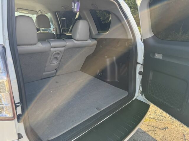 Білий Тойота РАВ 4, об'ємом двигуна 0 л та пробігом 158 тис. км за 9400 $, фото 11 на Automoto.ua