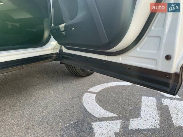 Белый Тойота РАВ 4, объемом двигателя 2.5 л и пробегом 139 тыс. км за 19000 $, фото 20 на Automoto.ua