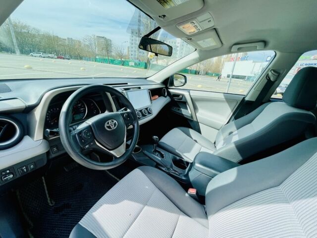 Белый Тойота РАВ 4, объемом двигателя 0.25 л и пробегом 152 тыс. км за 15100 $, фото 4 на Automoto.ua