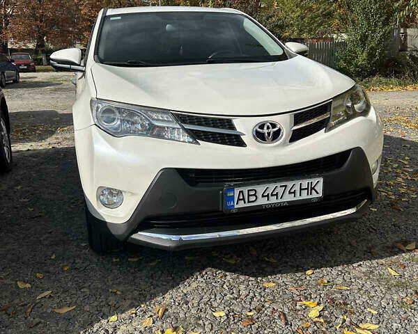Тойота РАВ 4 2013 в Ладыжин на Automoto.ua Белый Тойота РАВ 4, объемом двигателя 2 л и пробегом 256 тыс. км за 14500 $, фото 3 на Automoto.ua
