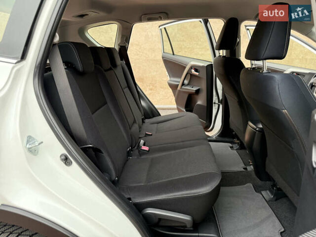 Белый Тойота РАВ 4, объемом двигателя 2.5 л и пробегом 79 тыс. км за 19200 $, фото 41 на Automoto.ua