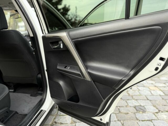 Белый Тойота РАВ 4, объемом двигателя 2 л и пробегом 96 тыс. км за 17800 $, фото 14 на Automoto.ua