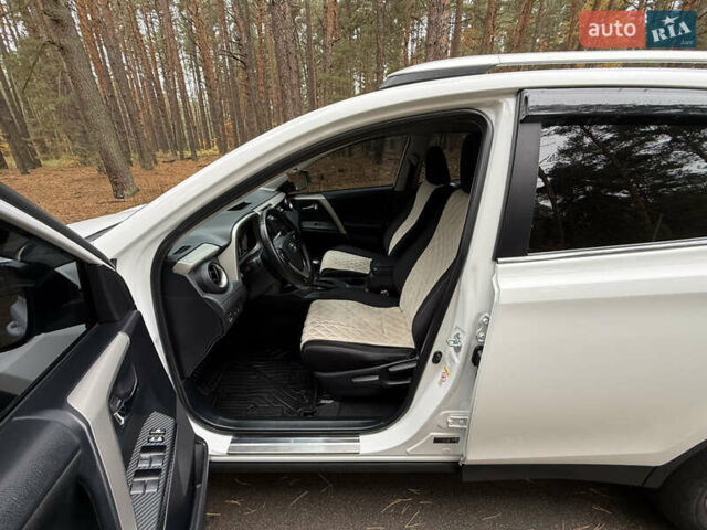 Тойота РАВ 4 2013 у Києві на Automoto.ua Білий Тойота РАВ 4, об'ємом двигуна 2 л та пробігом 192 тис. км за 16800 $, фото 28 на Automoto.ua
