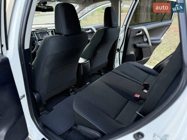 Белый Тойота РАВ 4, объемом двигателя 2 л и пробегом 98 тыс. км за 18200 $, фото 27 на Automoto.ua