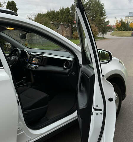 Білий Тойота РАВ 4, об'ємом двигуна 1.99 л та пробігом 320 тис. км за 14900 $, фото 14 на Automoto.ua