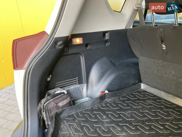 Білий Тойота РАВ 4, об'ємом двигуна 2.23 л та пробігом 158 тис. км за 15400 $, фото 49 на Automoto.ua