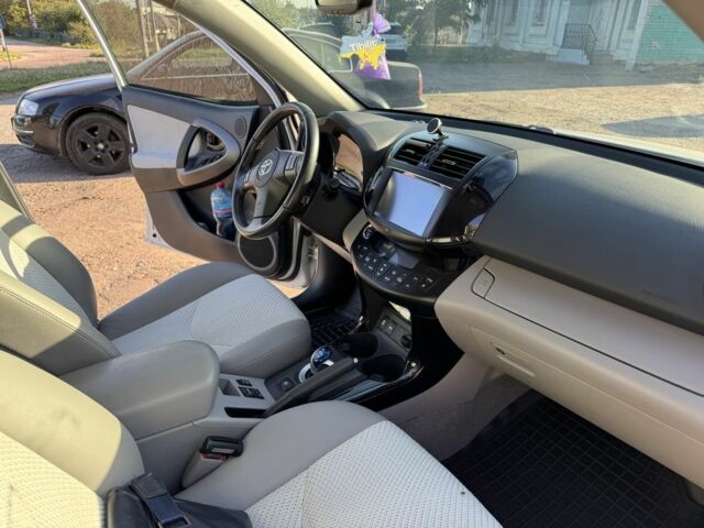 Білий Тойота РАВ 4, об'ємом двигуна 0 л та пробігом 158 тис. км за 9400 $, фото 15 на Automoto.ua