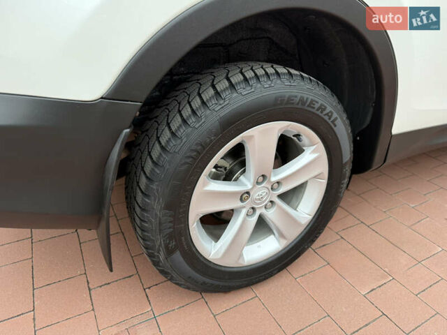 Белый Тойота РАВ 4, объемом двигателя 2.5 л и пробегом 79 тыс. км за 19200 $, фото 26 на Automoto.ua