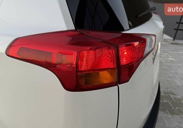 Тойота РАВ 4 2013 в Тернополе на Automoto.ua Белый Тойота РАВ 4, объемом двигателя 2.49 л и пробегом 169 тыс. км за 15999 $, фото 26 на Automoto.ua