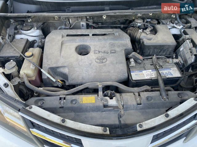Білий Тойота РАВ 4, об'ємом двигуна 2.23 л та пробігом 158 тис. км за 15400 $, фото 14 на Automoto.ua