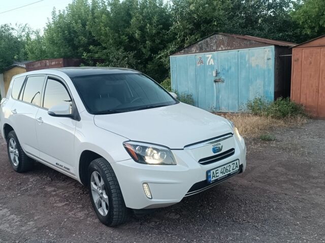 Білий Тойота РАВ 4, об'ємом двигуна 0 л та пробігом 180 тис. км за 11800 $, фото 2 на Automoto.ua
