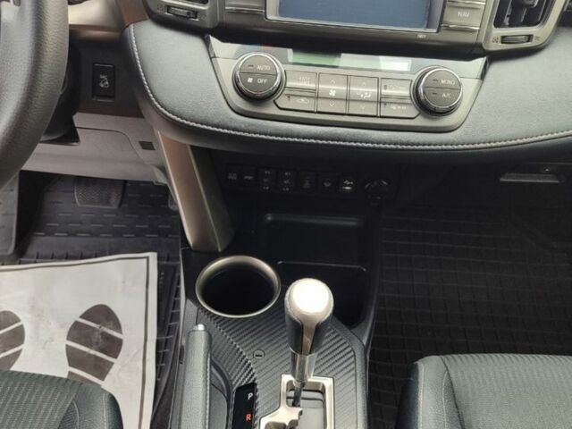 Білий Тойота РАВ 4, об'ємом двигуна 2.5 л та пробігом 250 тис. км за 16200 $, фото 4 на Automoto.ua