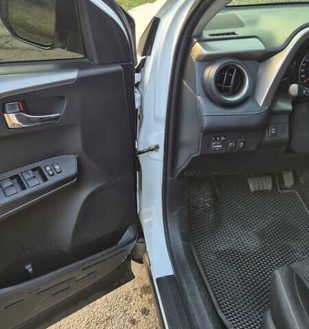 Белый Тойота РАВ 4, объемом двигателя 2.23 л и пробегом 126 тыс. км за 18500 $, фото 8 на Automoto.ua