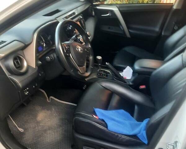 Білий Тойота РАВ 4, об'ємом двигуна 2.2 л та пробігом 235 тис. км за 17500 $, фото 13 на Automoto.ua