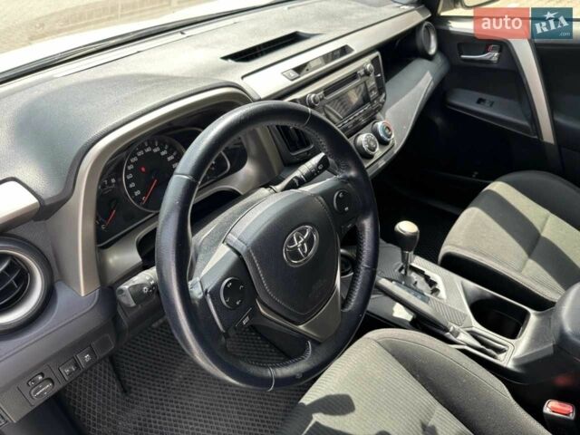 Белый Тойота РАВ 4, объемом двигателя 2 л и пробегом 123 тыс. км за 16900 $, фото 14 на Automoto.ua