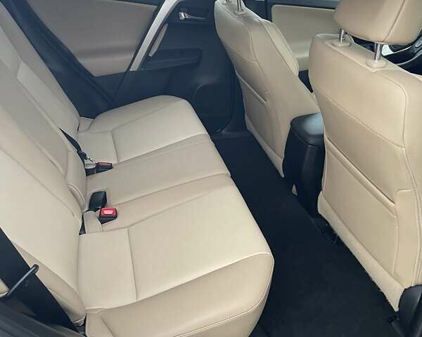 Білий Тойота РАВ 4, об'ємом двигуна 2.5 л та пробігом 131 тис. км за 16500 $, фото 11 на Automoto.ua