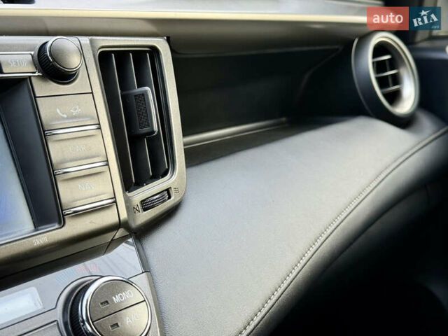 Белый Тойота РАВ 4, объемом двигателя 2 л и пробегом 216 тыс. км за 14999 $, фото 34 на Automoto.ua