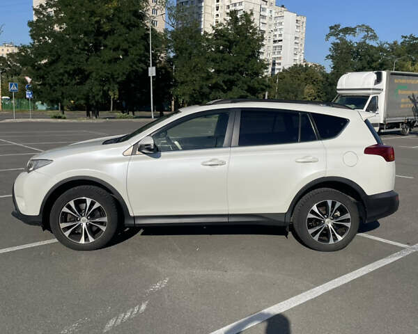 Белый Тойота РАВ 4, объемом двигателя 2.2 л и пробегом 282 тыс. км за 16300 $, фото 4 на Automoto.ua