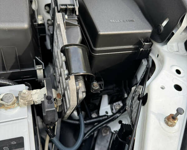 Білий Тойота РАВ 4, об'ємом двигуна 2.23 л та пробігом 129 тис. км за 18999 $, фото 37 на Automoto.ua
