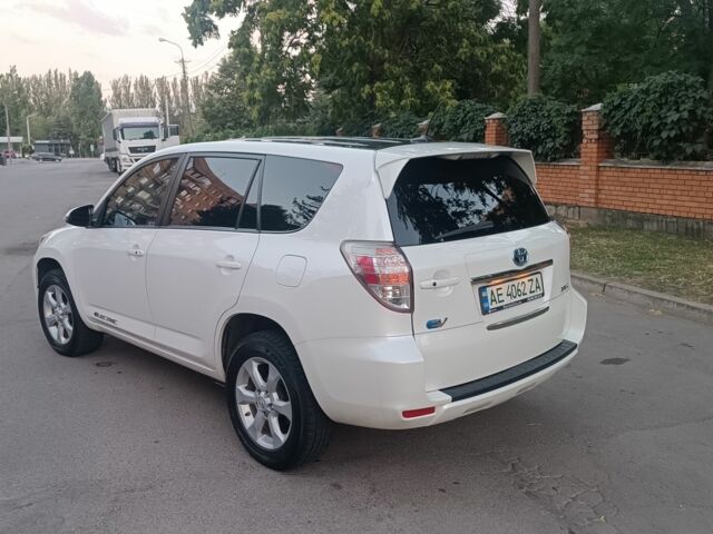 Белый Тойота РАВ 4, объемом двигателя 0 л и пробегом 190 тыс. км за 12000 $, фото 4 на Automoto.ua