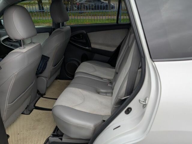 Белый Тойота РАВ 4, объемом двигателя 0 л и пробегом 130 тыс. км за 313 $, фото 11 на Automoto.ua