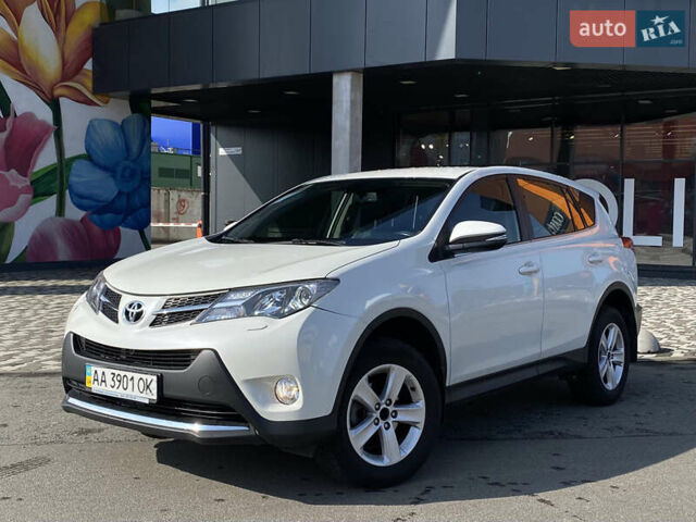 Белый Тойота РАВ 4, объемом двигателя 2.23 л и пробегом 156 тыс. км за 17700 $, фото 2 на Automoto.ua