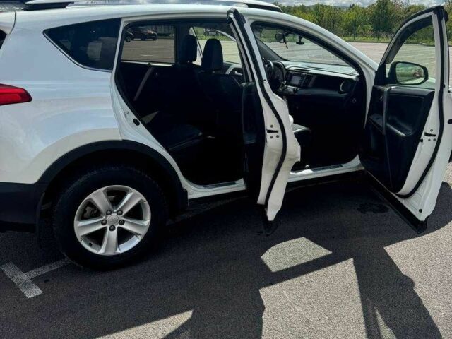 Белый Тойота РАВ 4, объемом двигателя 2.2 л и пробегом 141 тыс. км за 17000 $, фото 5 на Automoto.ua