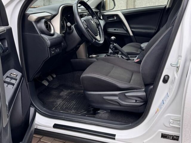 Білий Тойота РАВ 4, об'ємом двигуна 2.2 л та пробігом 165 тис. км за 17900 $, фото 6 на Automoto.ua