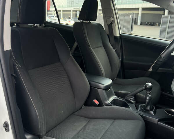 Белый Тойота РАВ 4, объемом двигателя 1.99 л и пробегом 179 тыс. км за 14900 $, фото 15 на Automoto.ua