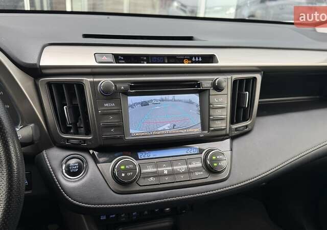 Белый Тойота РАВ 4, объемом двигателя 2.23 л и пробегом 188 тыс. км за 18900 $, фото 1 на Automoto.ua