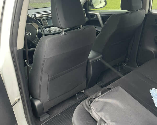 Білий Тойота РАВ 4, об'ємом двигуна 2.2 л та пробігом 102 тис. км за 19000 $, фото 9 на Automoto.ua