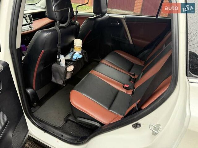 Белый Тойота РАВ 4, объемом двигателя 2.23 л и пробегом 133 тыс. км за 19500 $, фото 2 на Automoto.ua