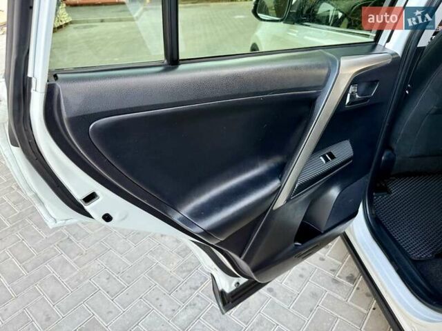 Білий Тойота РАВ 4, об'ємом двигуна 2 л та пробігом 116 тис. км за 15999 $, фото 53 на Automoto.ua