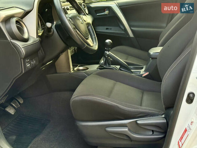 Белый Тойота РАВ 4, объемом двигателя 2 л и пробегом 216 тыс. км за 14999 $, фото 16 на Automoto.ua