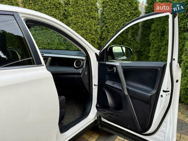 Белый Тойота РАВ 4, объемом двигателя 2 л и пробегом 216 тыс. км за 14999 $, фото 24 на Automoto.ua