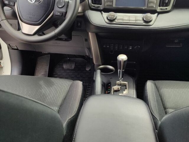 Білий Тойота РАВ 4, об'ємом двигуна 2.5 л та пробігом 250 тис. км за 16200 $, фото 7 на Automoto.ua