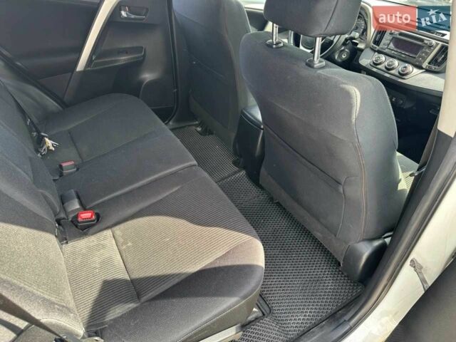 Белый Тойота РАВ 4, объемом двигателя 2 л и пробегом 123 тыс. км за 16900 $, фото 10 на Automoto.ua