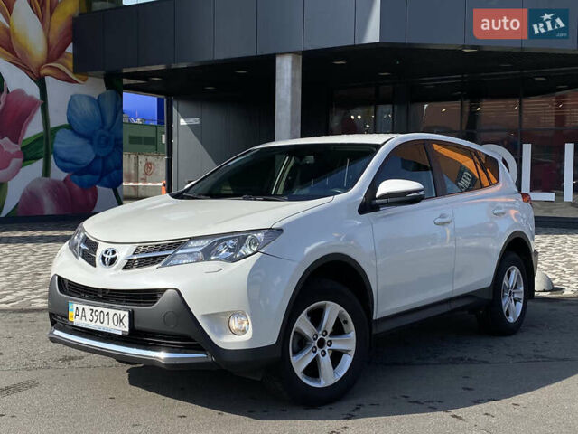 Белый Тойота РАВ 4, объемом двигателя 2.23 л и пробегом 156 тыс. км за 17700 $, фото 1 на Automoto.ua