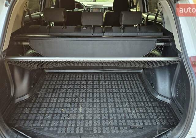 Белый Тойота РАВ 4, объемом двигателя 2.23 л и пробегом 126 тыс. км за 18500 $, фото 5 на Automoto.ua