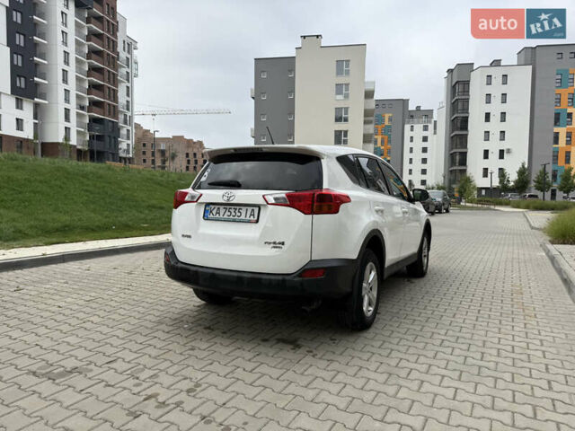 Белый Тойота РАВ 4, объемом двигателя 2.23 л и пробегом 238 тыс. км за 15000 $, фото 2 на Automoto.ua
