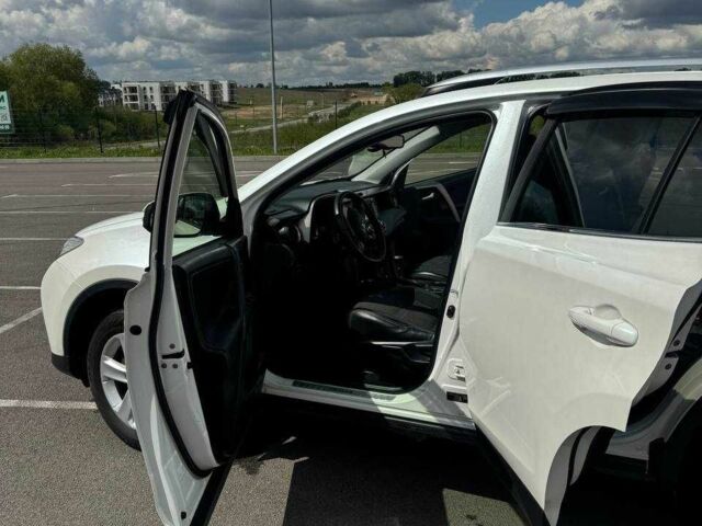 Белый Тойота РАВ 4, объемом двигателя 2.2 л и пробегом 141 тыс. км за 17000 $, фото 6 на Automoto.ua